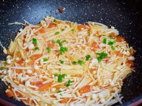 撒上葱花即可出锅