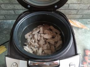 放入电饭煲中加适量的煮1个半小时