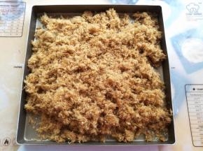 肉松取出晾一下水汽，装到瓶子里密封起来