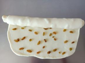 8.沿着一边卷起来，稍微卷紧一点，防止二发的时候内部有太大的空洞
