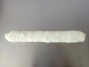 9.将收口捏紧，另外一个也是按上面的步骤做好
