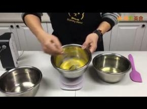 蛋黄打散
