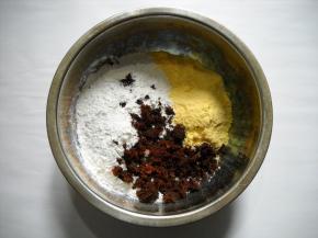 粉类加入红糖。