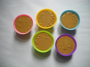 分装入模具，八分满即可。