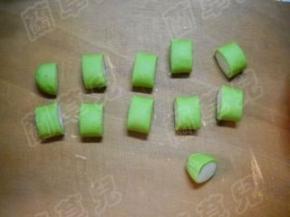 分割成若干小份。