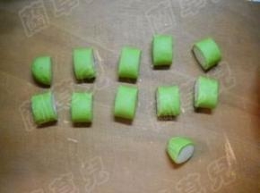 分割成若干小份。