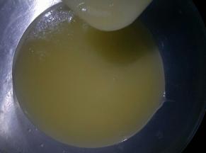 搅拌至融为一体