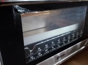 放入到预热到170度的东菱K40C烤箱中下层，烘烤40-45分钟左右