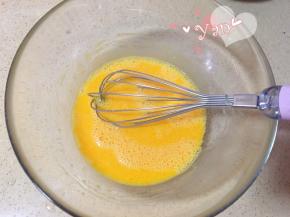 再加入牛奶搅匀。