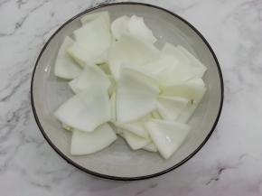 洋葱切成块