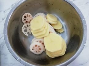 快把土豆放入