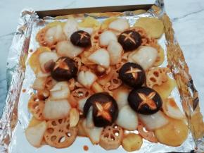 再放上香菇和洋葱