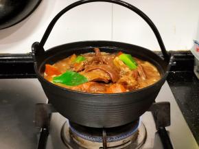 焖煮至羊肉软硬适合你的口感即可。