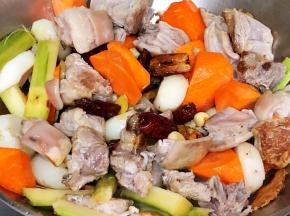 把其他辅料全部放入