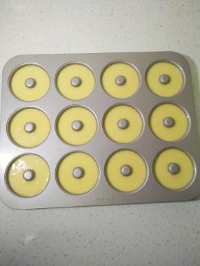 11轻震模具，用牙签挑掉大气泡。