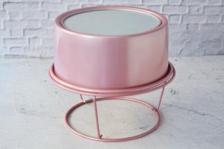 烤好马上取出震一下，然后倒扣晾凉再脱模