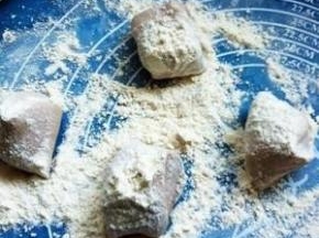 再次加入面粉揉