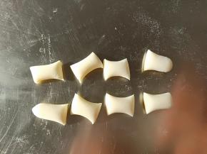 分成8份，做胳膊和腿