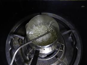 糖浆熬至118度离火。
