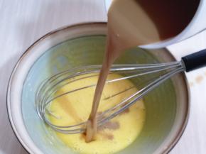 加入冲好的咖啡，再次完全拌均匀！