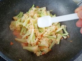 放盐调味。