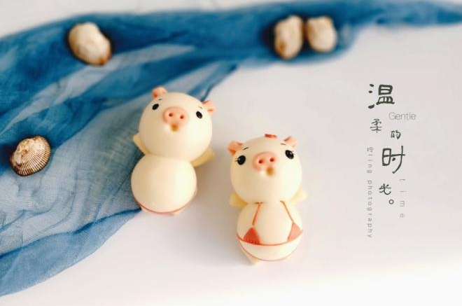比基尼情侣猪卡通馒头