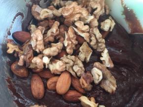 倒入面糊中，搅拌均匀