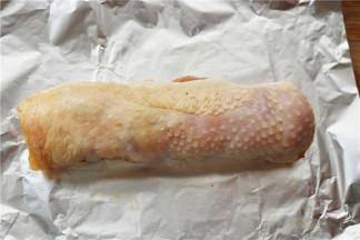 卷起来成为比较均匀的一个卷，粗细一致，这样才会好看。