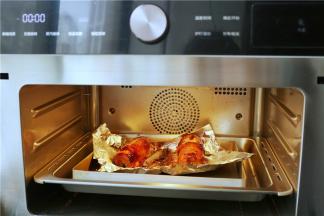 再次送入烤箱，180度烤10分钟，刷了蜂蜜水，表面上色更容易，也会很漂亮，看起来超诱人，超有食欲。