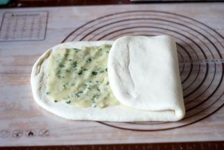 如图进行第一次三折