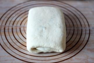 然后将面团反过来，再次重复步骤9，,10一次