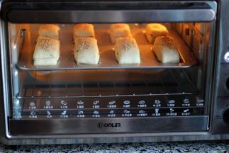 烤箱上下火180度烘焙25分钟