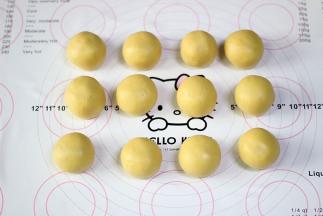 像包包子那样包好，收口向下