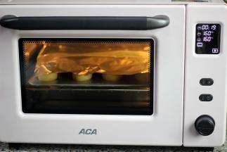 表面盖锡纸，继续烘焙12分钟