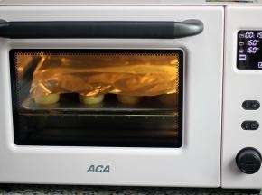 表面盖锡纸，继续烘焙12分钟