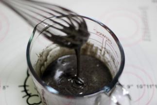 拌好的蛋糕糊非常细腻光滑