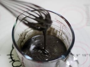 拌好的蛋糕糊非常细腻光滑