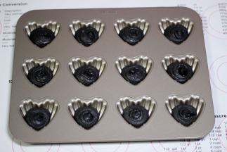 挤入模具，7-8分满