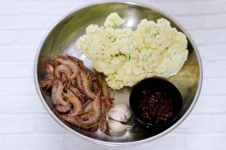 首先备齐所有的食材。