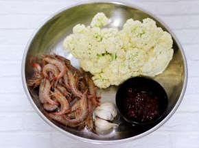 首先备齐所有的食材。