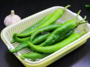 食材：青辣椒、虾米、大蒜、油、盐、生抽