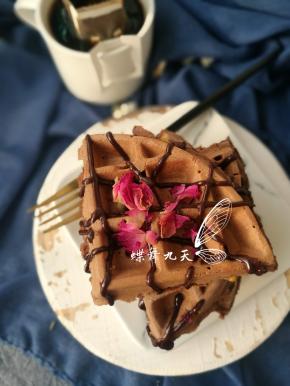 可以轻松打开华夫饼机盖子，华夫饼不粘机器，就是熟了。