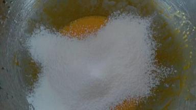 加入过筛的30克低粉