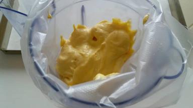 一起翻拌均匀后，装入裱花袋