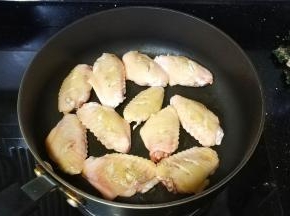 翻面煎另一面至微黄