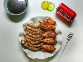 鸡翅没有提前用盐腌，不放油煎，提倡少油少盐好习惯