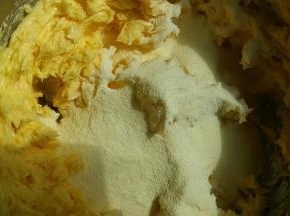 加入过筛的奶粉