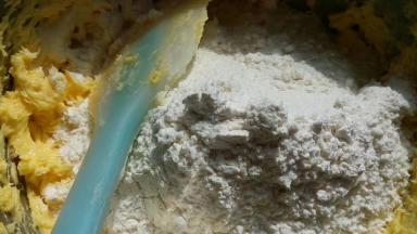 再加入过筛的低粉