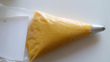 面糊放入裱花袋内