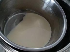 简单的说下夹馅儿，150克淡奶油隔热水加温